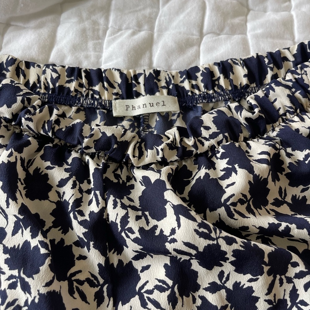 Floral blue shorts - Picture 2 of 3